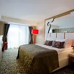 Q Premium 4*
